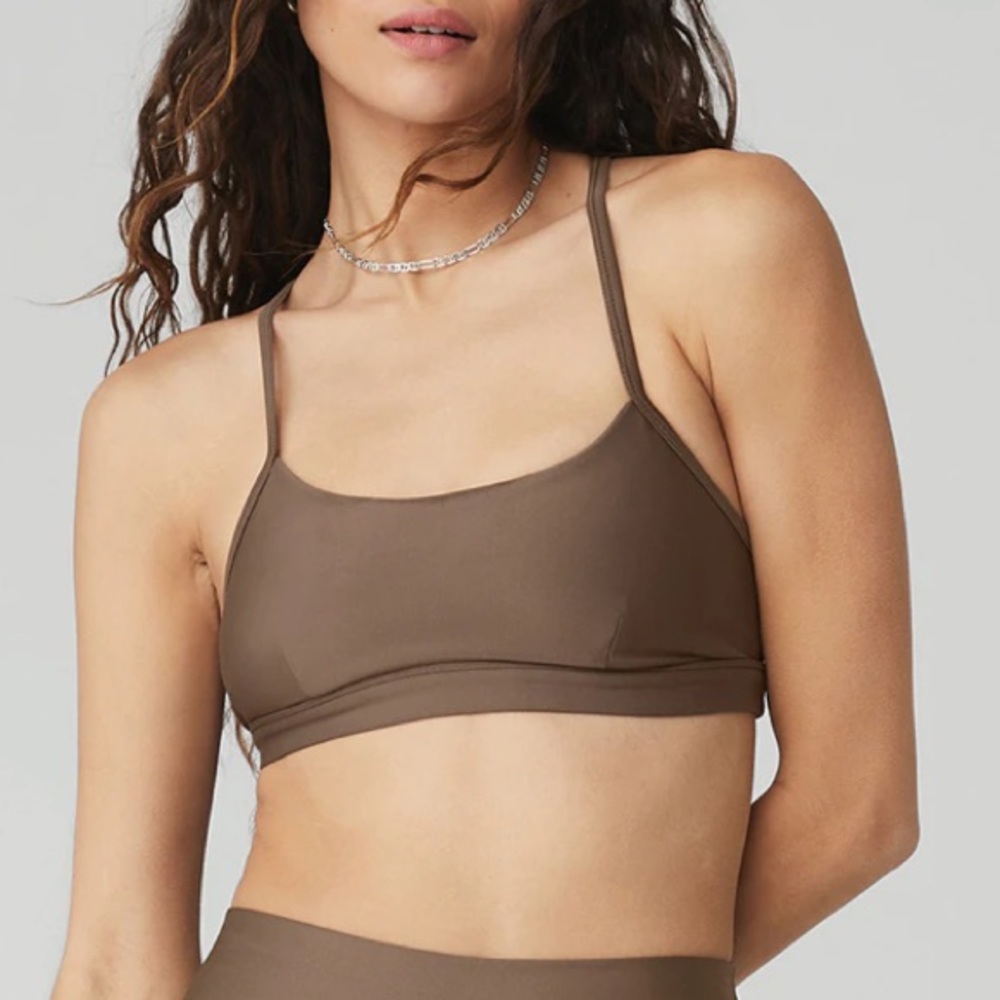 Alo Yoga Airlift Intrigue Bra (Hot Cocoa)